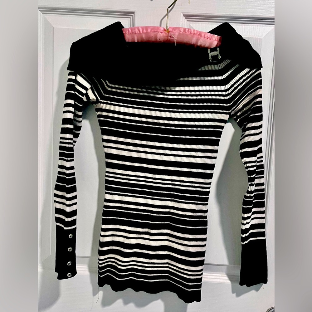 SWEATER WEATHER 🍁 🍂 💨 WHBM Size S
